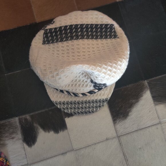 CHANEL Newboy Cap size M (57) New - Picture 1 of 3